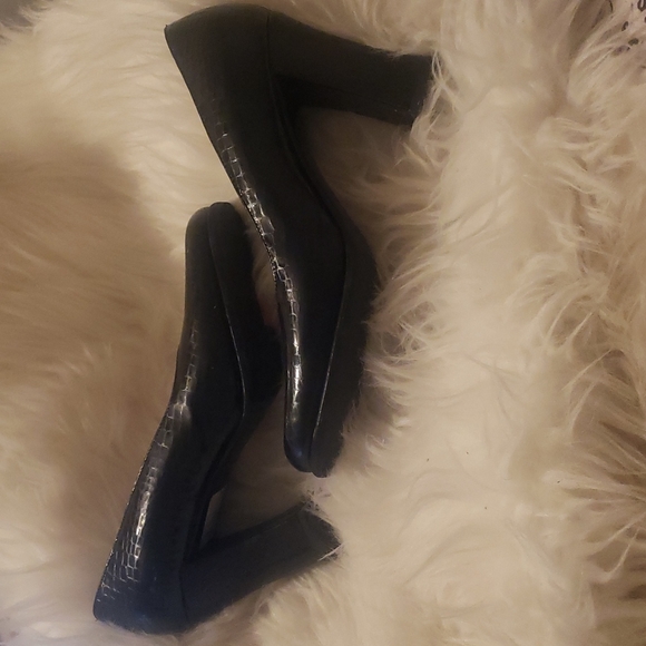 Armani heels - Picture 3 of 5